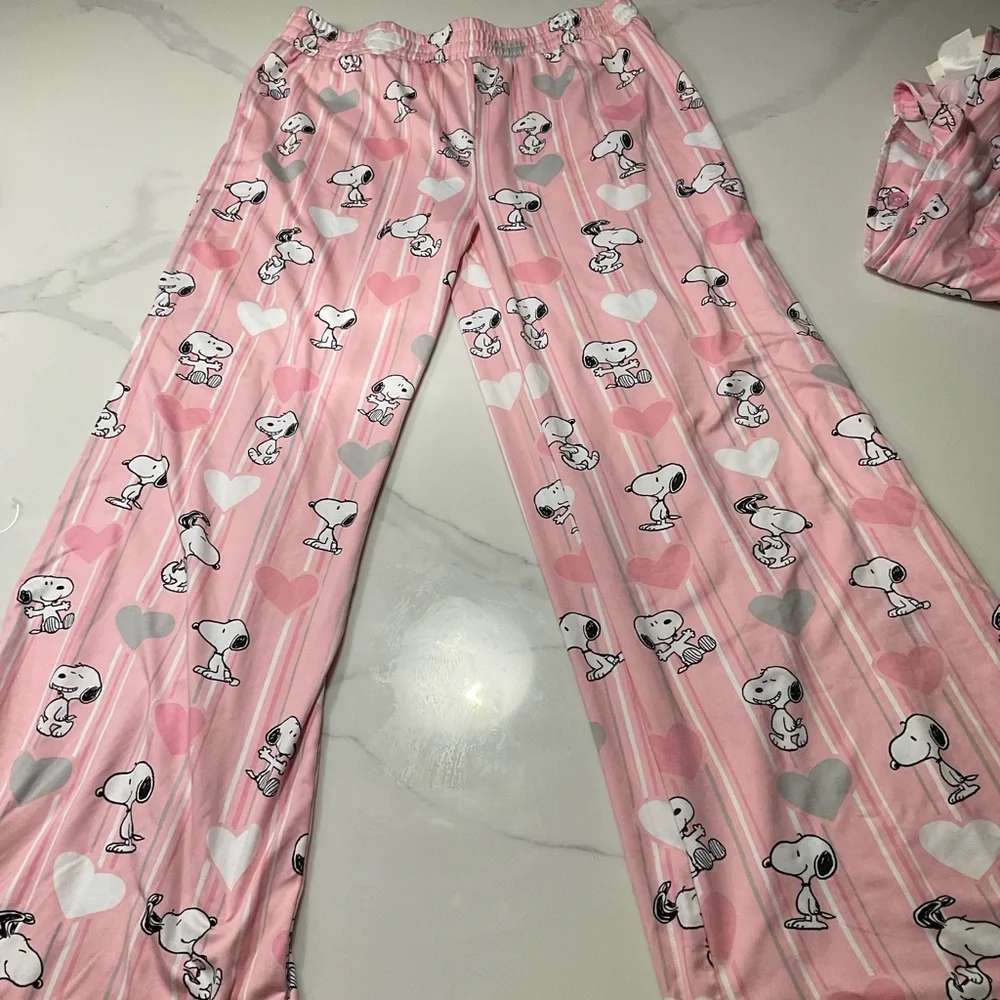 NWOT Soft Pink Snoopy Ladies  Pajamas. Size M
